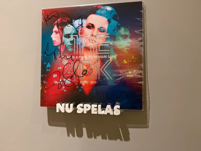 Vit vägghållare för vinylskivor